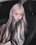 오지은 오지짱 on Instagram: “머리 새로 붙였는데 어때용🖤🤍?!?! 밝은색만 내 머리고 검정머리는 다 붙머에오!!! 이날 바비언니랑 데이투... 