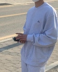 男の肩まわり에 있는 まき님의 핀 - 2024 | 남자 옷, 남성패션, 옷 스타일
