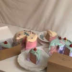 TINYBAKER 타이니 베이커 카페 在 Instagram 上发布：“new launch KR design cake🍓(Chiffon Base) -EarlGrey -Strawberry” | 카페