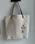 송주연 | . 금요반수업 그녀의 가방 멋져~멋져 . . #embroidery #handmade #프랑스자수 #자수수업 #그녀의가방 | Instagram