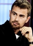 Theo James에 관한 15개의 최상의 Pinterest 이미지 | 배우, 소녀 및 Shailene wo...