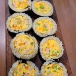 몽글몽글한 계란 가득한 김밥🍳 #계란김밥 #집밥 만들기도 간단한 계란말이 김밥✨ 동글하게 말면 모양도 이뻐요 밥도 계란도 고소함 가득... 