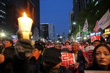 29일 오후 서울 종로구 청계광장에서 민중총궐기 투쟁본부 주최로 모이자! 분노하자! #내려와라 박근혜 시민 촛불 집회가 열리고 있다.... 