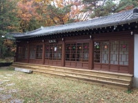 되고  누르는 자의 노래소리 눌린 자들의  기도가 되니  쥔 자들의 고기는 못 쥔 자들의 해탈이 되어  가 는 곳  그 곳은 길상사 #길상사 #대원각 #법정
