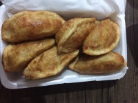 삼송꾼만두  영천의 맛집. 만두소가 만두피를 탈출하려는 의지가 역력하게 보인다. 빽빽한 만두소로 인해 퍽퍽한 감이 많기에 단무지를 많이... 