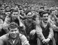 American and United Nations troops enjoy a Jack Benny performance at a USO show in Korea, July, 1951 | 역사, 전쟁