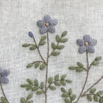 마로 on Instagram: 1년전쯤 이걸 수놓았지 #프랑스자수 #자수 em 2025 | Designs de bordados, Desenhos bordados à mão... 