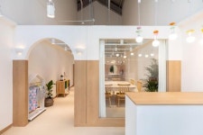 화이트&우드톤 깔끔한 분위기의 13평 미술교습소 인테리어 (성동구 옥수동)