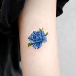 STUDIOBYSOL_eden no Instagram: “첫 타투로 받아가신 푸른장미💙 ⠀ ⠀ ⠀ #이든타투 #edentattoo #studiobysol”