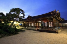 백범 김구 선생도 머물렀던 궁중건축양식의 근대 명품 한옥, 전주 학인당