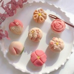 샤르윤 화과자 원데이클래스 on Instagram: “12월 클래스 오픈했습니다🙏🏻💛 1주년 기념으로 할인행사도 하고 있어요!... 