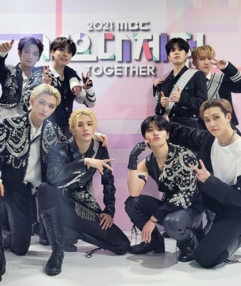 Pin page Pin oleh • 키아라 • di STRAY KIDS | Felix