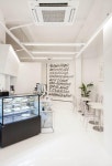 큐플레이스 - 상업공간 인테리어 비교견적 서비스 20평 화이트 미니멀 카페 인테리어, white minimal cafe interior... 
