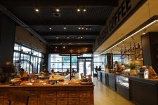 코엑스 전시관 1층에 테라로사 커피의 새로운 매장이 문을 열었습니다. 이곳은 과거 소니(SONY)가 있던 곳으로 많은 사람에게 익숙한... 