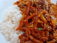 일단 동네 사람들이 추천하는 청요리 맛집으로 왔는데 ..  이집은 소스따로 탕슉따로 나오네요 짬뽕전문점 이라지만 아들은 짜장면 우리는... 