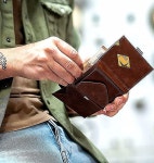 Wallets  소중한 사람을 위한 선물!  고급스럽고 편리한 익센트리 지갑으로 준비하세요~ > 고급스러운 천연가죽 > 손가락 하나로... 