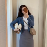 Pin page 쏨두 on Instagram: “@narae15 1. 비오는 날..☔️ 빵먹으면서 사진구경  너무너무 귀여운 블루 숏카디건... 