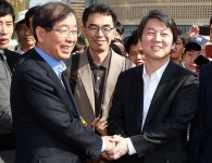 안철수 무소속 대선후보가 28일 오후 서울 시청 앞 서