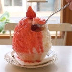 계절을 맞이하는 모모상점 trên Instagram: “_____ 모모에요🍓. . . 달콤한 빙수 & 매콤한 엄마떡볶이. 그래놀라 세가지, 생크림 스콘.... 
