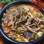 얼큰국밥 - Spicy Sundae Rice Soup (백암 박가네 순대국 - Baekam Bagkane Sundaeguk) | 식품 아이디어, 요리, 음식 요리법