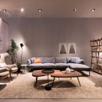 [ mimosa architekti ] movement stimulates lighting within prague coffee shop - 2020 | 상점 내부 디자인, 쇼룸 디자인, 고급 가구