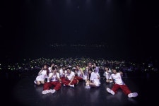 Pin page Pin on 밤밤 | Bambam, Concert, Osaka