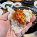 양배추 쌈 줘서 더 좋아요 음식 맛도 좋고 가격도 착해서 하루 종일 손님이 끊이지 않는 집입니다 동네사람이 줄서는 진정한 맛집! #송파구재영... 