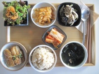 쌀쌀해진 날씨에 건강하고 몸에 좋은 슬로비 밥상 만나러 오세요~! 수험생 여러분 화이팅 입니다!!!! #밥상 #카페슬로비 #얼굴있는거래 #홍대집밥... 