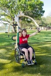 U.S. Paralympic medalist Jen French at a Greenfields Fitness Zone | 놀이터
