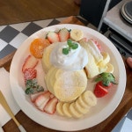 딸기수플레#홈브런치 #홈카페#브런치카페#평택브런치#커피 #휘낭시에#레몬마들렌#구움과자#카페 #근교나들이#카페추천#카페투어…”