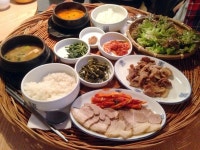 Bossam and Pork Bulgogi with Beanpaste Stew and Red Pepper Paste Stew 보쌈광주리와 간장석쇠돼지불고기
