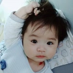 로니고미💕 on Instagram: “셀프 머리끄댕이. 쥐어뜯고 찡찡 달래주면 또 쥐어뜯고 찡찡. 오늘도 이해불가 이로운선생.😡 #이로운... 