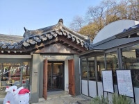 Herald.xyz: [하우스 베이커리 / HAUS BAKERY] 베이커리와 커피를 함께 즐기는 한옥 베이커리 ... - 2020 | 베이커리, 경치, 음식점