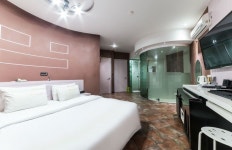 경기 서부권, 비즈니스와 일반고객 많은 파주 모텔 임대-3억 | Bathroom lighting, Home decor, Home