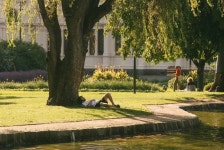 Pin page 자연이 만들어준 공간 속 잠시 쉬어가는 사람들 - People taking a break in the space created by nature - - - #melbourne... 