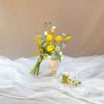 Instagram의 🌿플루브 [조화부케, 실크플라워 꽃다발]님: “옐로튤립 쁘띠부케와 헤어핀💛 헤어핀은 추가로 주문 주셨어요 :)” - 2020... 