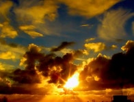 3-13060 Sun and Clouds in Le Havre France  法国勒阿弗尔 일몰 日没日落 선셋 over 9 500 views in 2020 | Sunset, Photo, Clouds