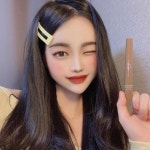 요거 쓰고부턴 눈썹을 안그려서 준비시간 확 줄었어요 ! 포크 브러쉬라서 한올 한올 살린 자연눈썹처럼 표현되구,  타 브랜드 제품은... 