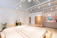 화이트&우드톤 깔끔한 분위기의 12평 미술교습소 인테리어 견적 | Furniture, Home decor, Home