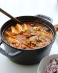 Instagram의 여나테이블✨ 집밥 홈카페님: “_ 칼칼한 김치찌개가 너무 먹고싶었당😋 한솥 끓여서 냄비채로 갖다놓고, 후라이 밥위에 하나씩... 
