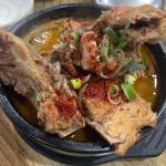 Instagram의 @shalala_sso님: “이집에선 #뼈해장국 매운맛에 뼈적게 우거지마니요 이것이 정답👻 #건강시래기국 보단 콩나물이 더 맛나욜... 