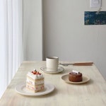 역시나 예쁘고 먹는 사람이 행복해지는 그런 맛. 윈터 포레스트는 안에 들어있는 체리가 정말 킥포인트였다 ! 딸기쇼트는 정말루... 