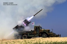 4일 강원도 고성군 송지호 해변에서 열린 육군 지ㆍ해 합동해상사격훈련이 실시됐다.이번 훈련에는 천무를 비롯한 130mm 다련장, K-9, K......... 