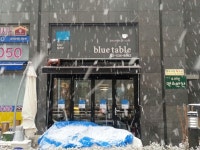 blue table에 있는 Jojo S님의 핀 | 사진, 대중교통, 자동차