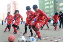 겨울방학기간 생활을 다채롭게 -평천구역 봉학소학교에서--《조선의 오늘》 | 왕