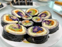 아내가 만든 오색야채김밥.요리조리먹거리TV 아내가 만든 오색야채김밥.요리조리먹거리TV in 2024