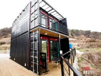 유니박스 Namhae Container Pension 남해 펜션투민 73voyage | Container house, Container house design, Hut house