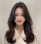 가로수길미용실 더봄헤어 혜성 on Instagram: “#레이어드컷#레이어드펌 러블리한 분위기의 #중간머리펌 디자인 이에요💘 얼굴형에 맞는... 