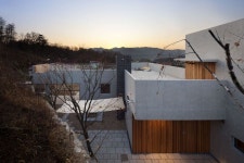 마당 많은 집 | fig.architects 마당 많은 집 | fig.architects | 콘크리트 디자인, 집, 콘크리트 주택