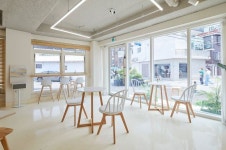 화이트&우드톤 밝고 깔끔한 분위기의 19평 플라워카페 인테리어 (성북구 하월곡동)